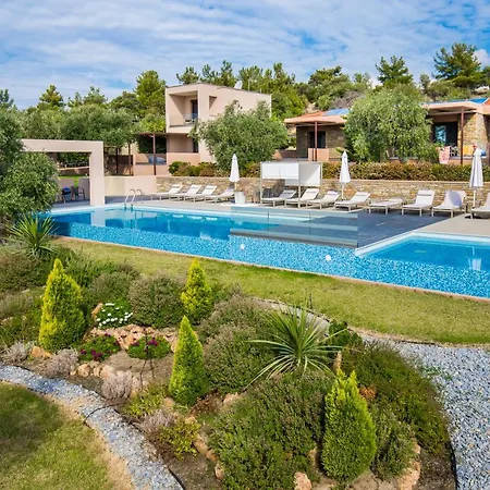 Aventura Village Aparthotel 4*